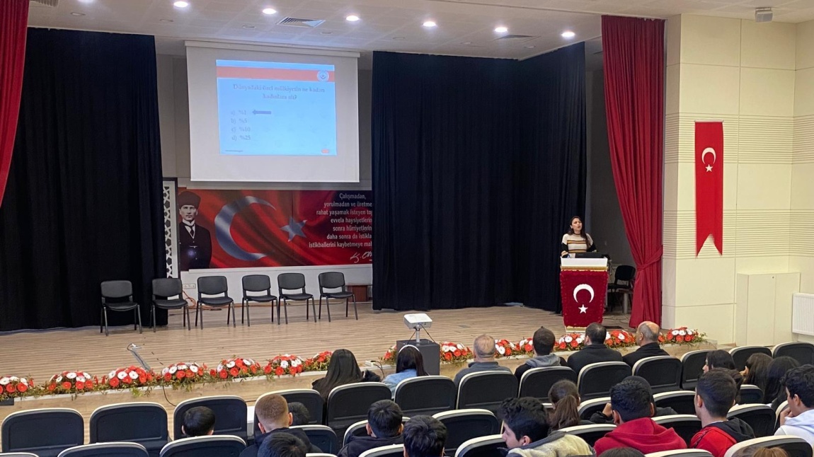 Kadına yönelik şiddet, Akran zorbalığı ve özdisiplin seminerleri yapıldı